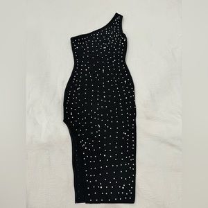 One shoulder, Black dress with pearls